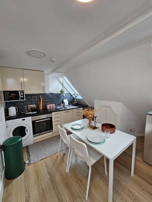 Apartment West Kensington Bright Flat London