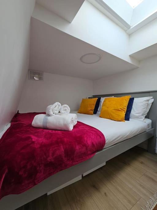 West Kensington Bright Flat * London