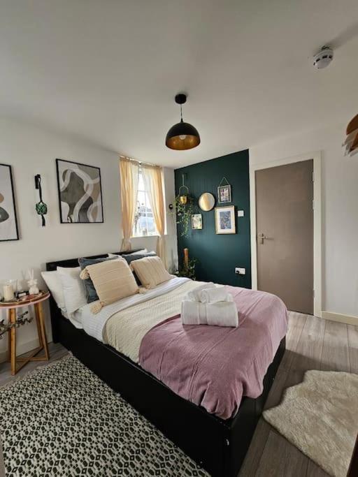 Stylish Putney Village Flat London