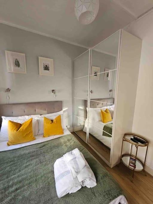 Beautiful And Spacious Flat Apartment