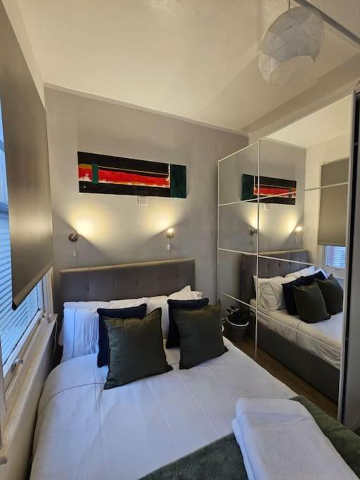 Beautiful And Spacious Flat * London
