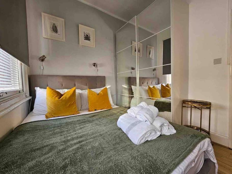 Beautiful And Spacious Flat Apartment