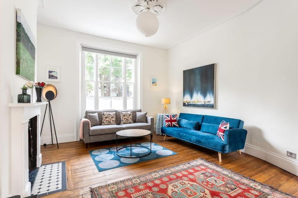 2-bedroom Split-level In Notting Hill Apartment