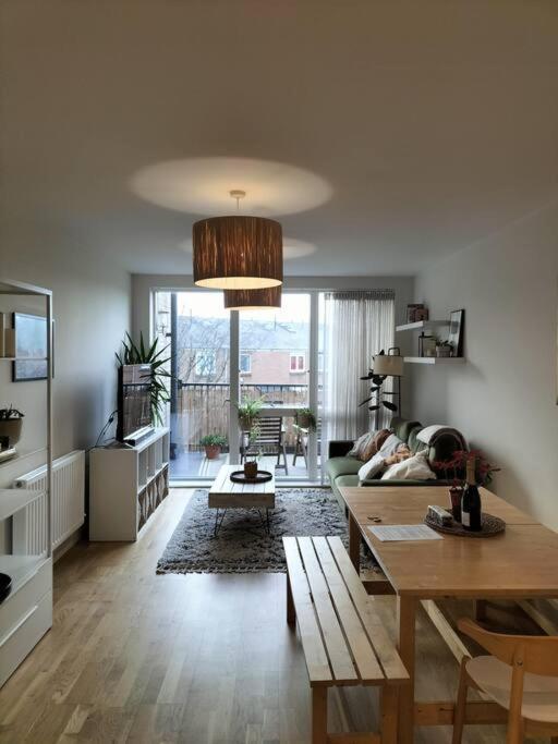 Spacious 2-bedroom In Location, Modern Amenities, Walking Distance To Attractions * Londres