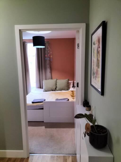 Spacious 2-bedroom In Location, Modern Amenities, Walking Distance To Attractions Apartamento