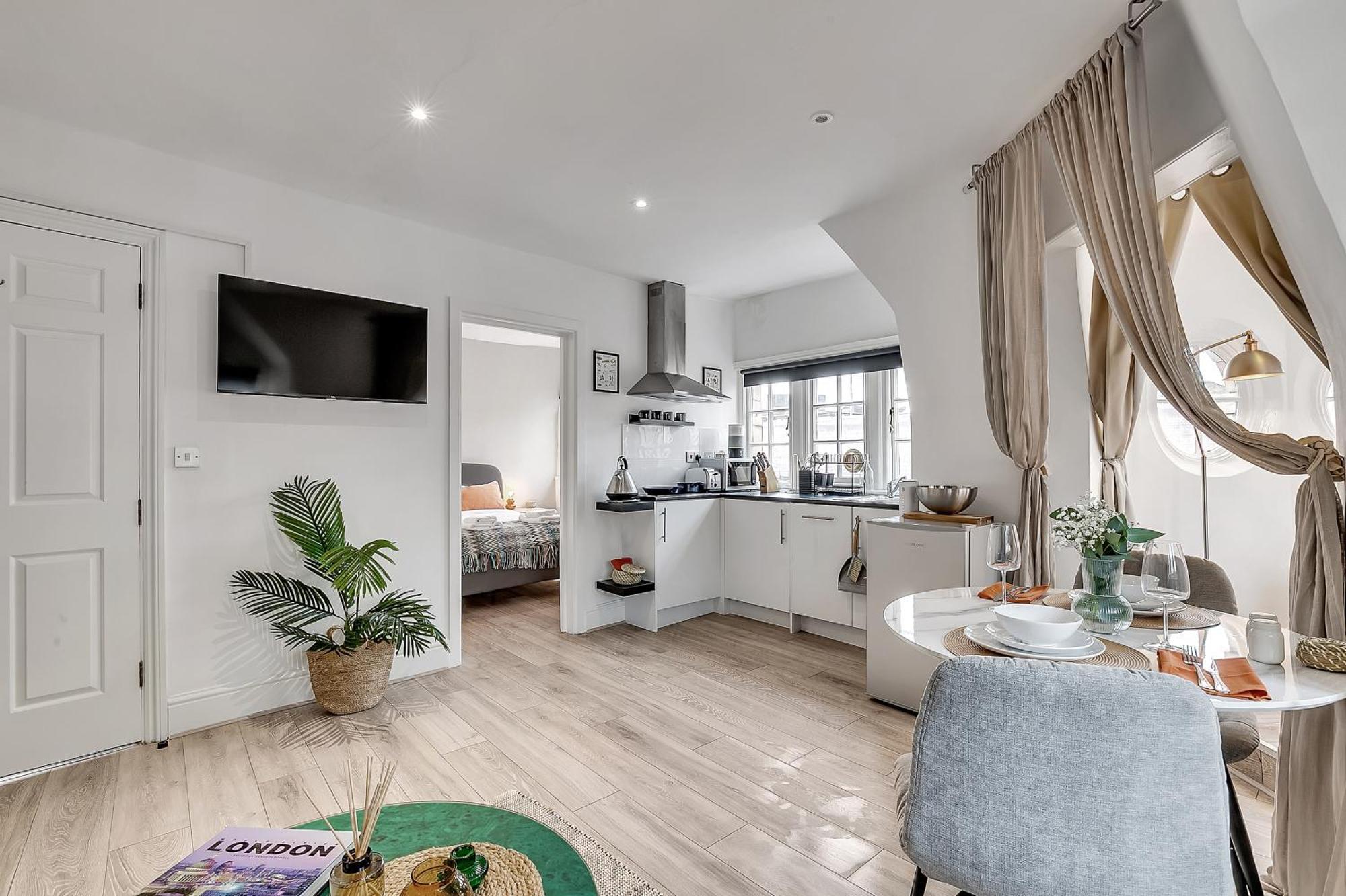 Lovely Kensington Apartment *