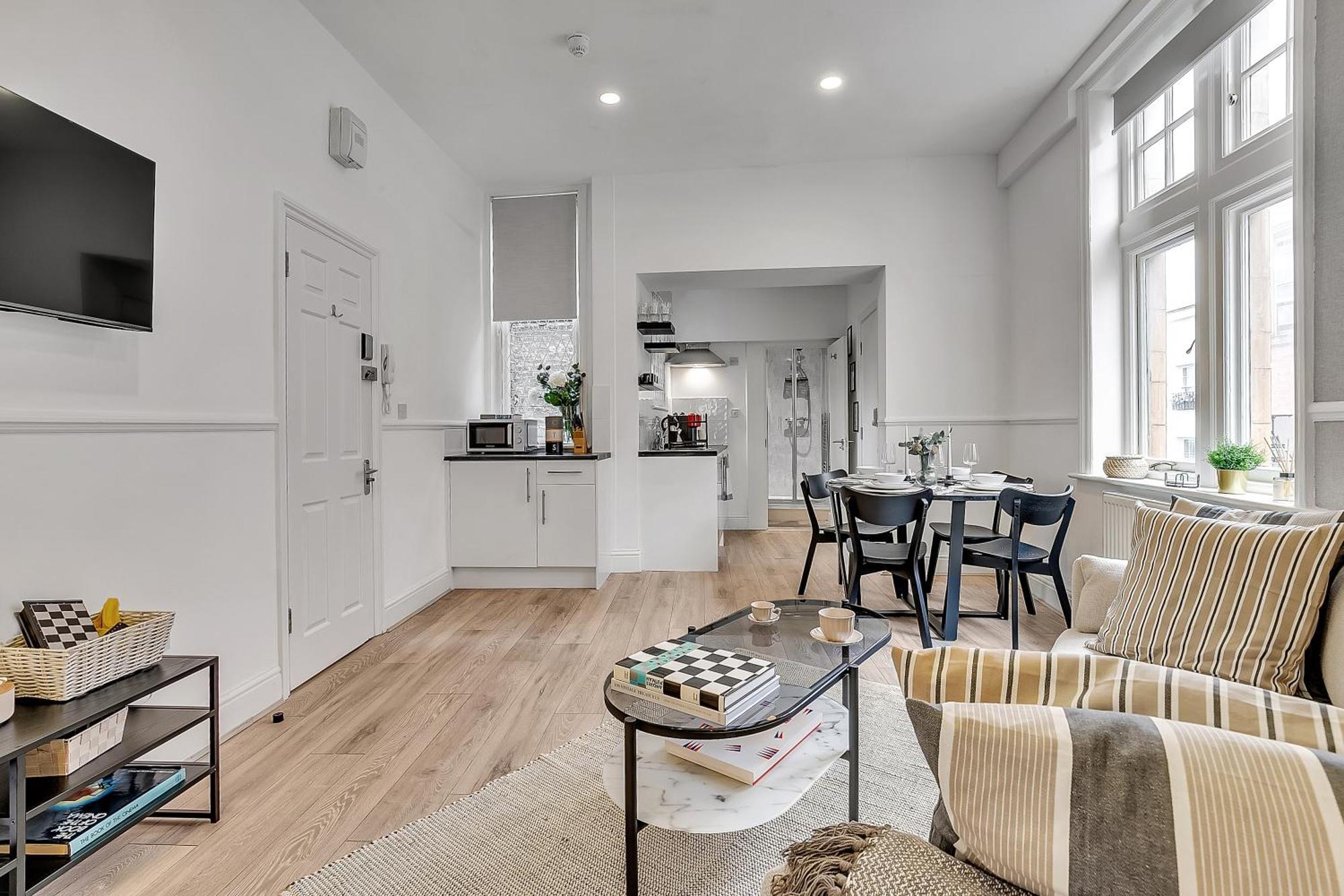 Lovely Kensington Apartment *