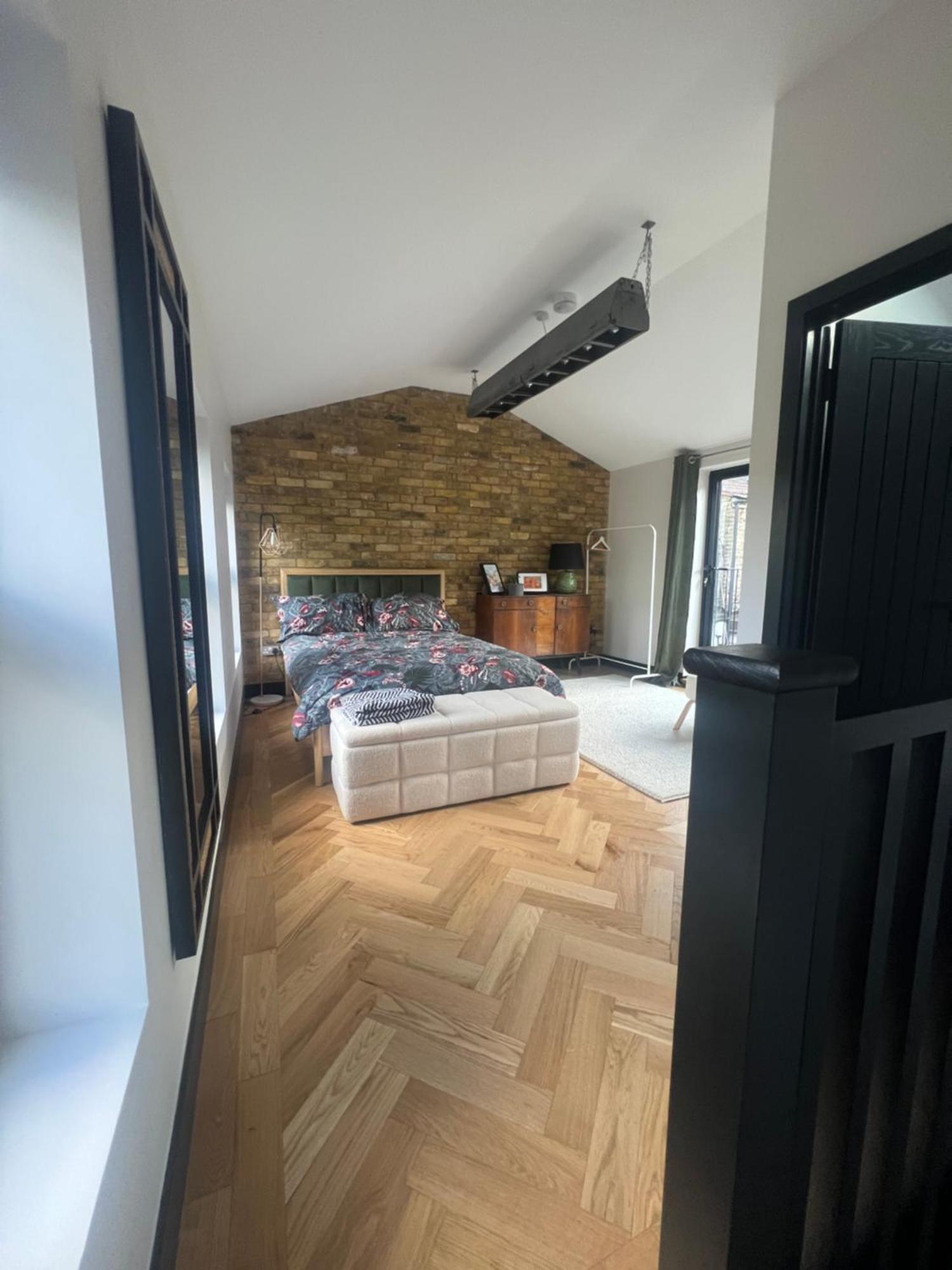 Private In Mews House *