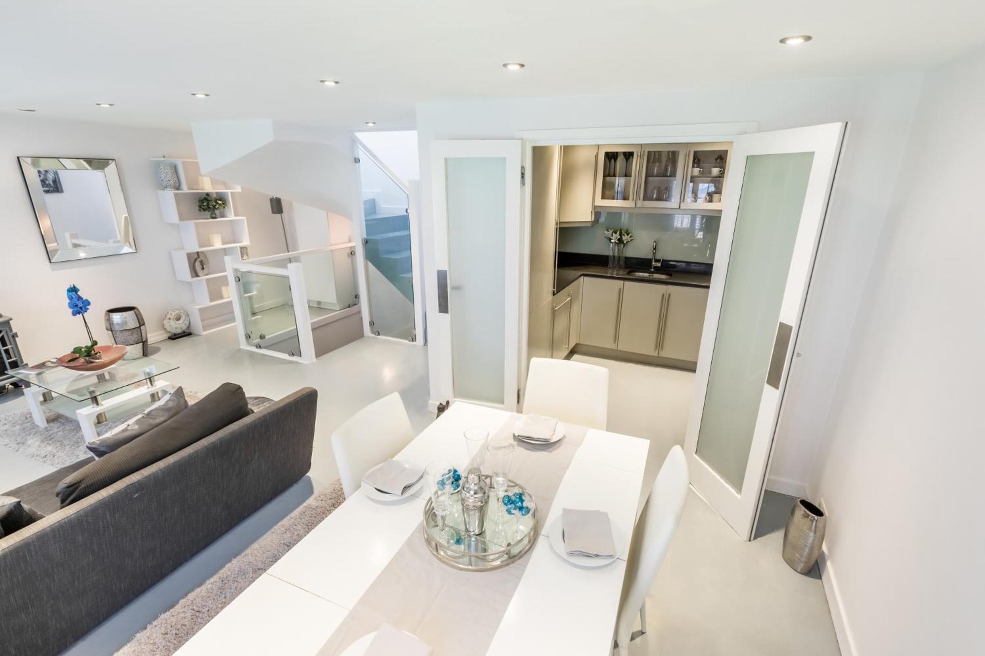 Comfortable 4 Bed Mews Town House Near Hyde Park Holiday home *