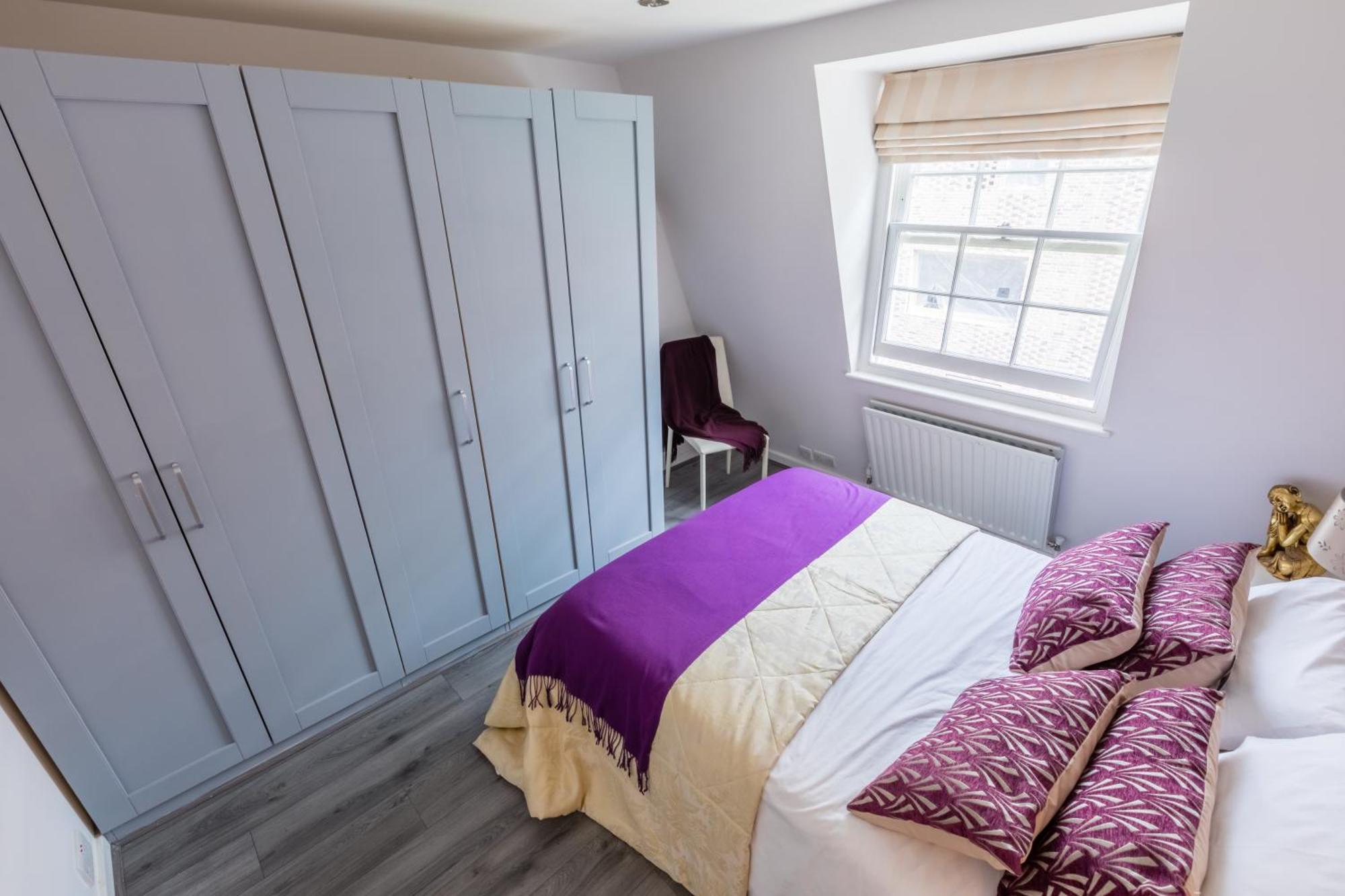 Comfortable 4 Bed Mews Town House Near Hyde Park London