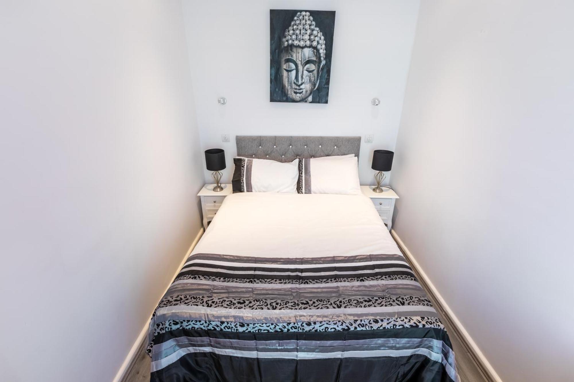 Comfortable 4 Bed Mews Town House Near Hyde Park London