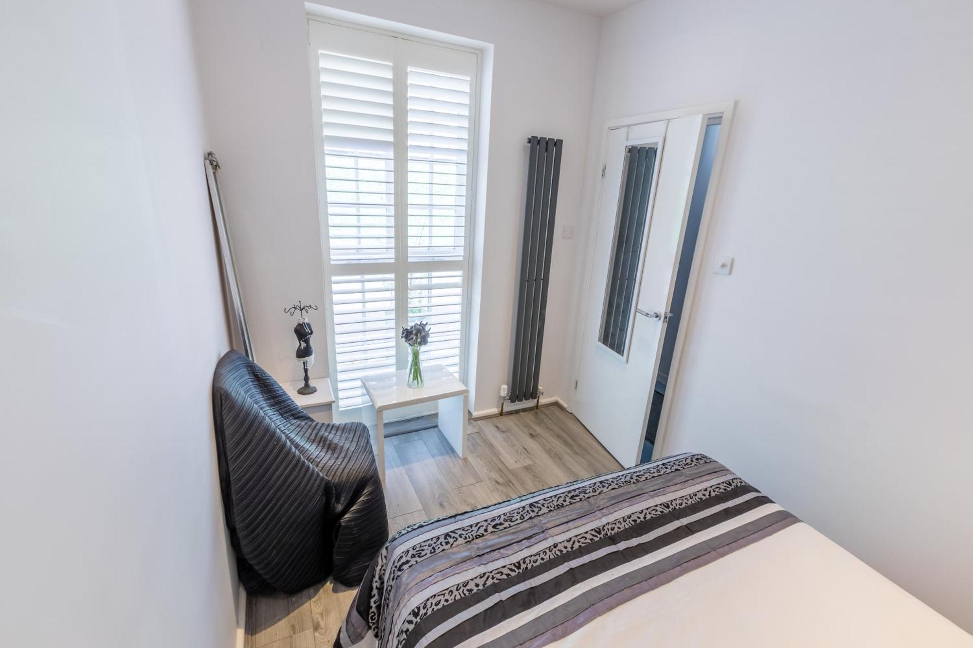 Comfortable 4 Bed Mews Town House Near Hyde Park *