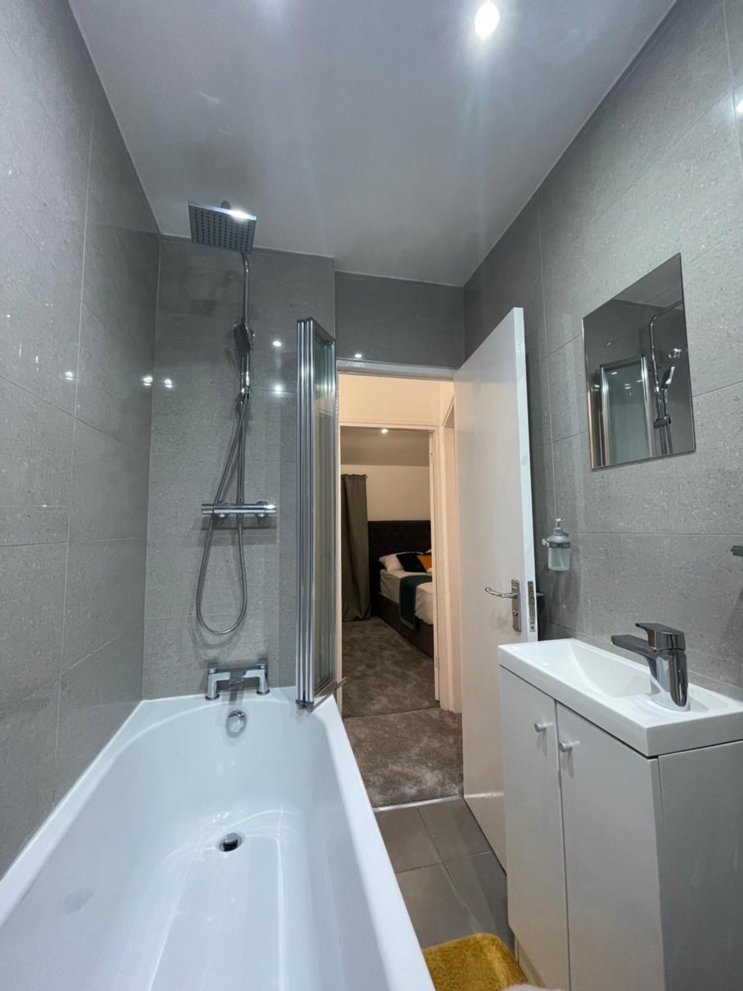 Tooting - Cosy 2 Bedroom House With Garden, 5 Mins Walk To Tube Station Ferienhaus *