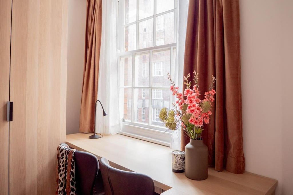 Superb Next To Hyde Park London