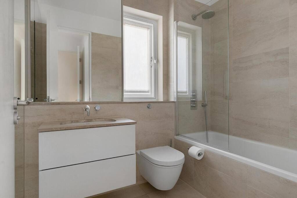 Superb Two Bedroom Flat In Little Venice * London