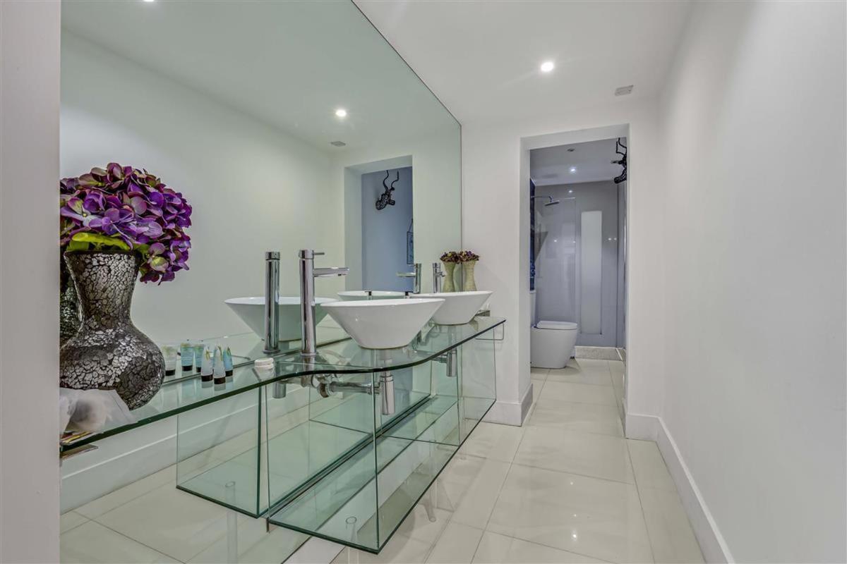 Earls Court Spacious