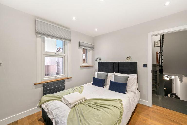 Stylish In Fulham Zone 2 With Private Roof Terrace Apartment London