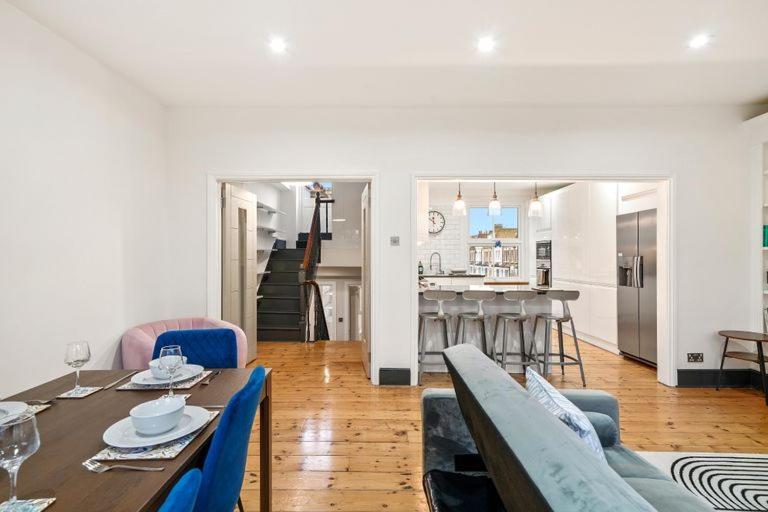 Stylish In Fulham Zone 2 With Private Roof Terrace Apartment London