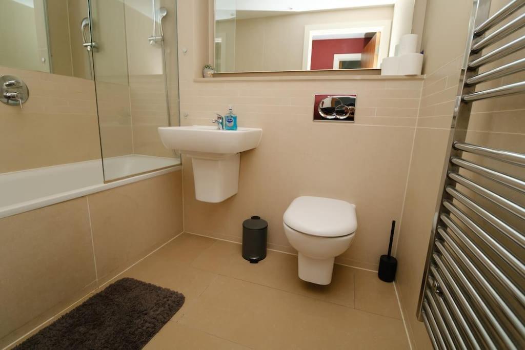Modern 2 Bed Flat In East * London
