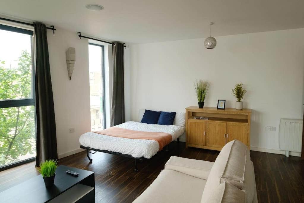Modern 2 Bed Flat In East * London