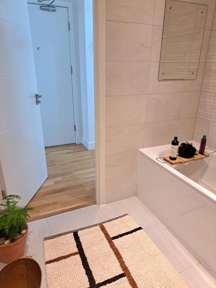 Homestay Cozy Double With Large En Near Canary Wharf With Amazing Views In A Shared *