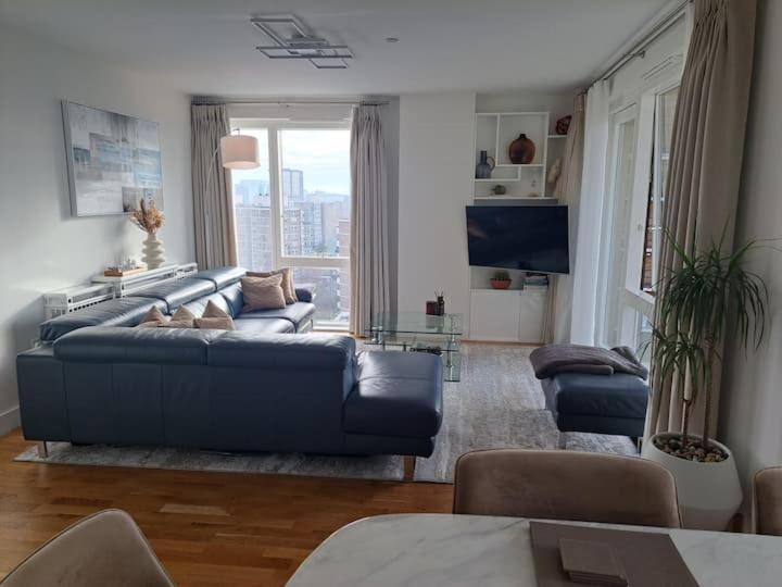 Homestay Cozy Double With Large En Near Canary Wharf With Amazing Views In A Shared London