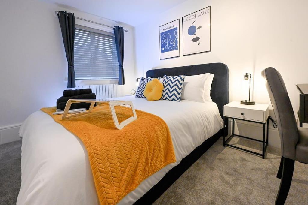 Apartment Modern 2 Bed Split Level Maisonette With Parking London