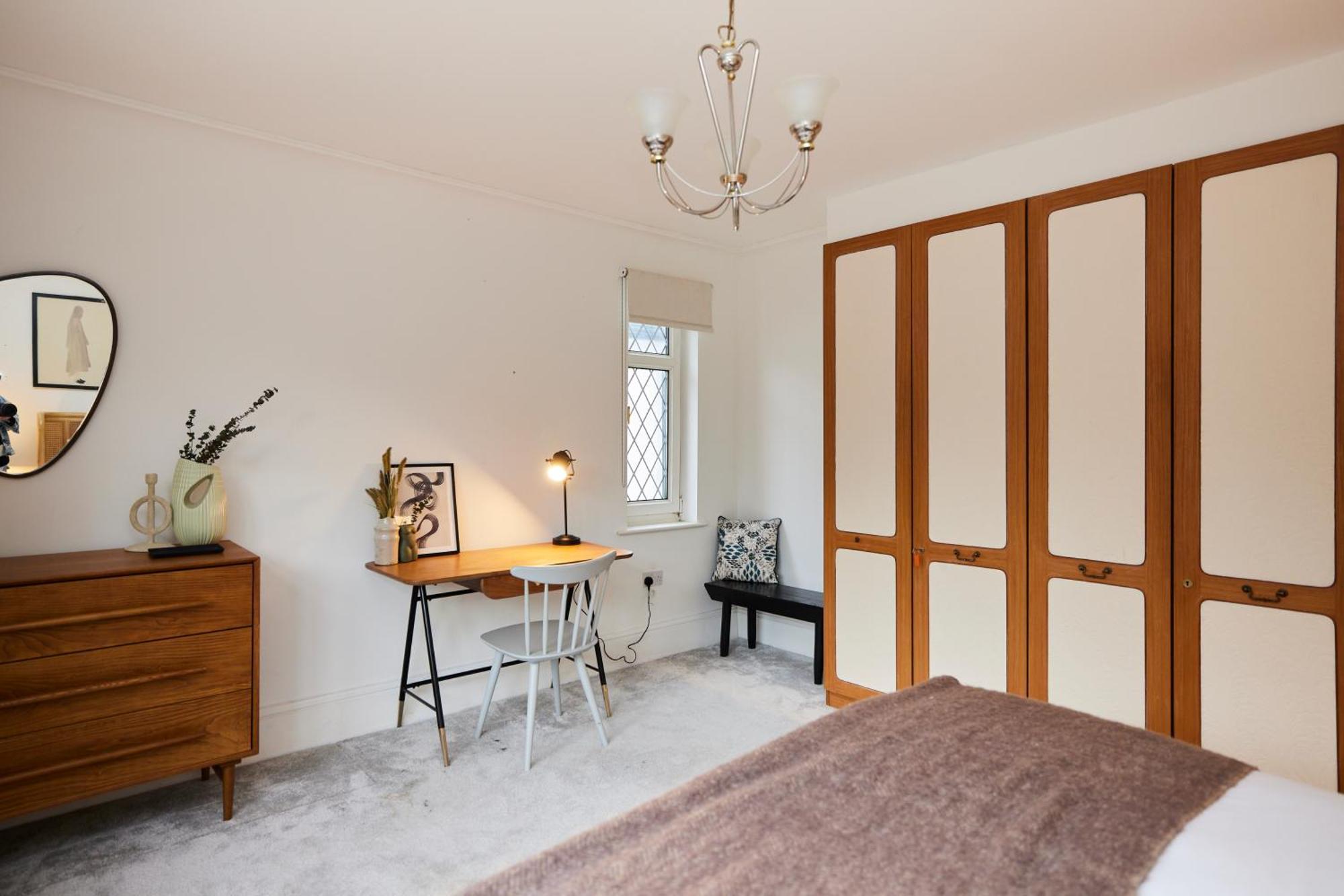 The Redbridge Sanctuary - Spacious 3bdr House With Garden Apartment *