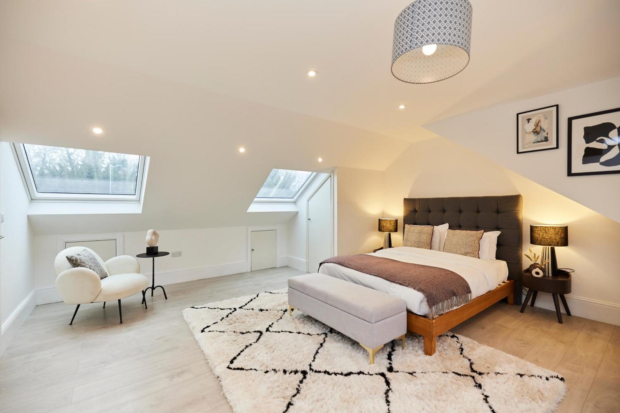 The Redbridge Sanctuary - Spacious 3bdr House With Garden Apartment London