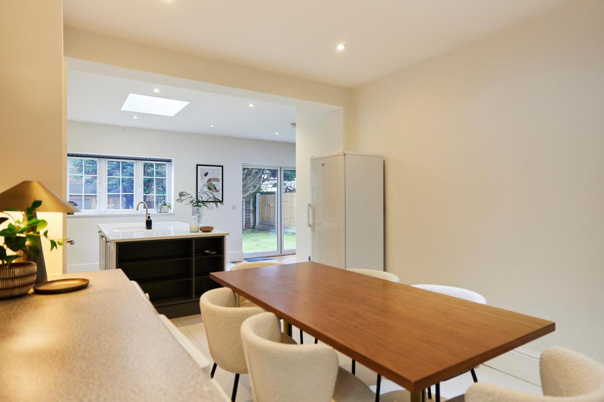 The Redbridge Sanctuary - Spacious 3bdr House With Garden Apartment London