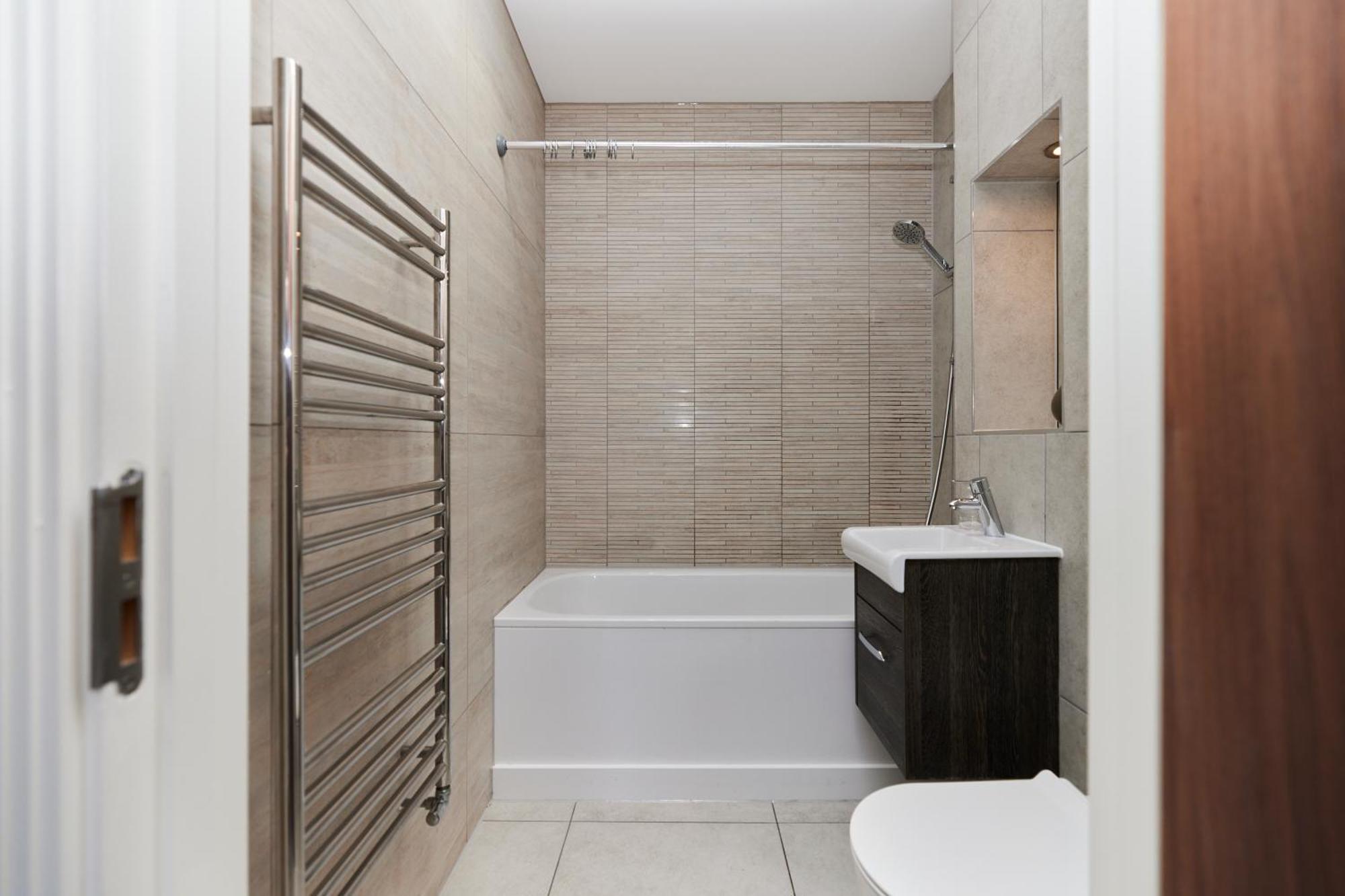 The Wembley Hideaway - Bright 2bdr Flat Apartment London