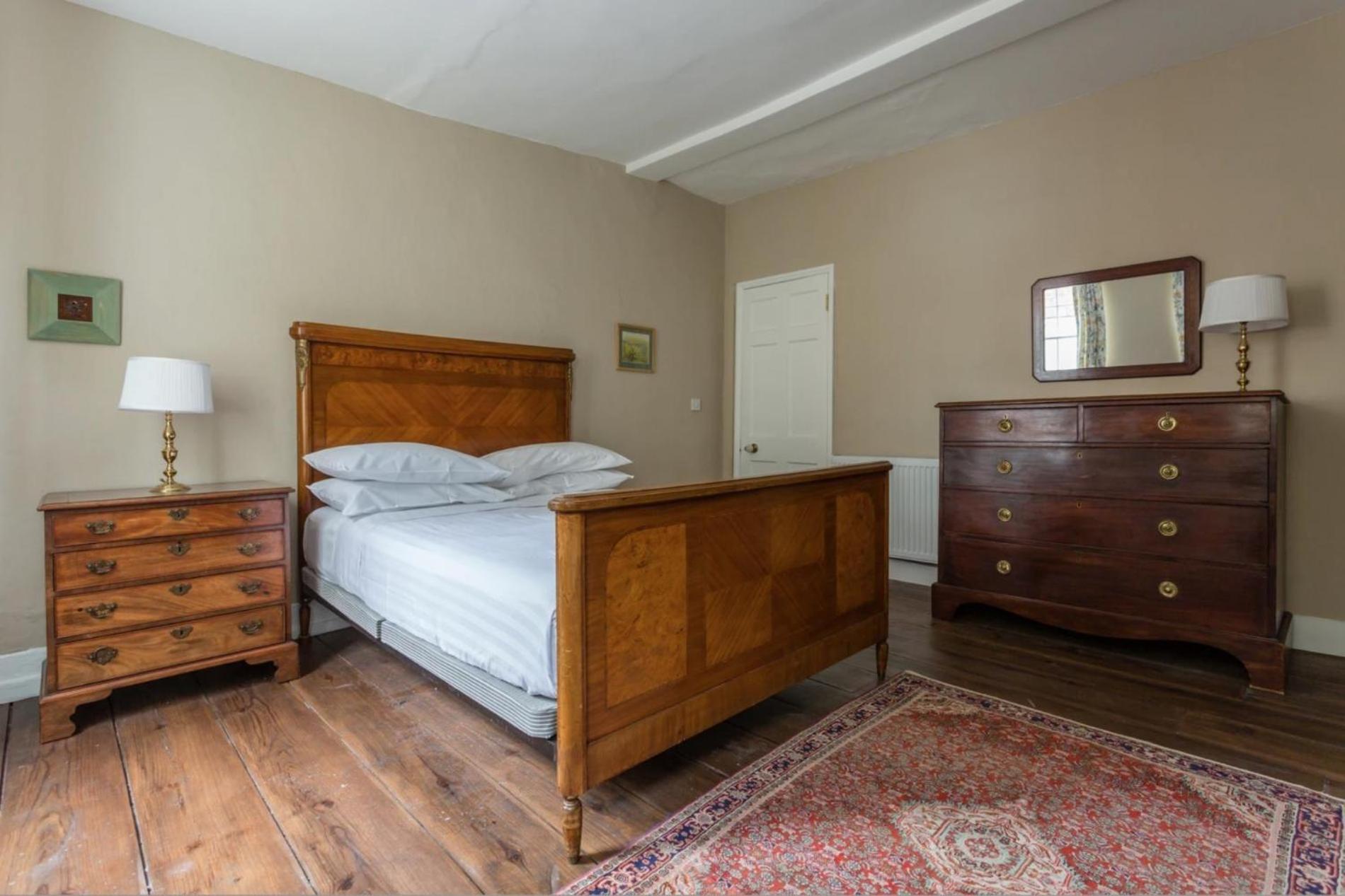The Hearts Of Old 3 Bedroom In The West End London