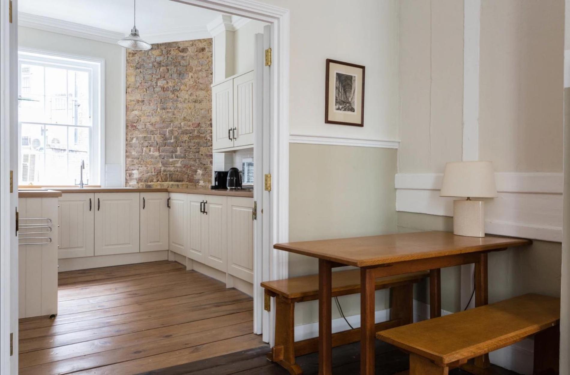 The Hearts Of Old 3 Bedroom In The West End Apartment