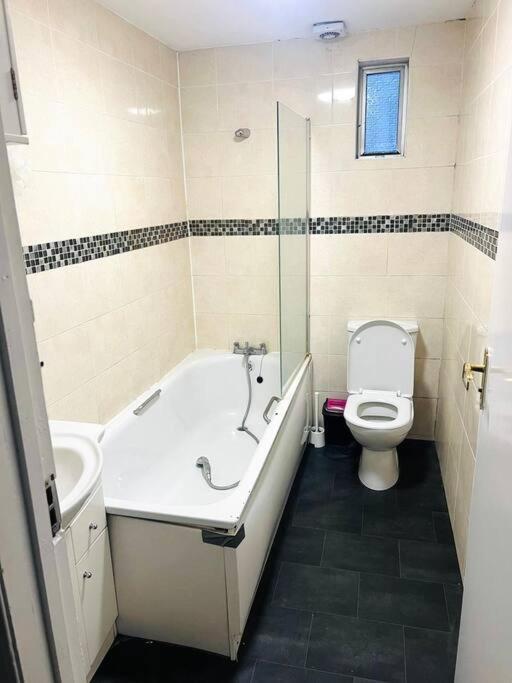 Apartment Room In Wembley