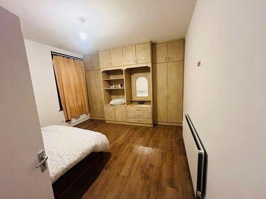 Apartment Room In Wembley London