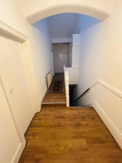 Apartment Room In Wembley