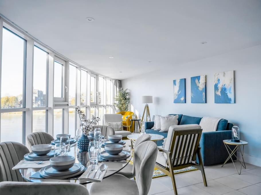 Apartment Luxury Riverside Retreat With Stunning Views London