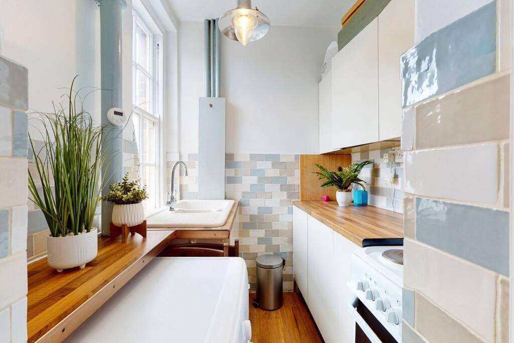 Modern Next To Hyde Park Apartment *