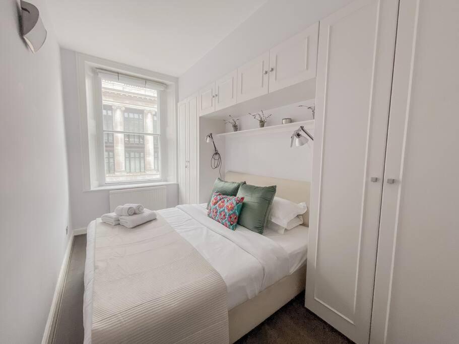 Exceptional In The Desirable Street Apartment