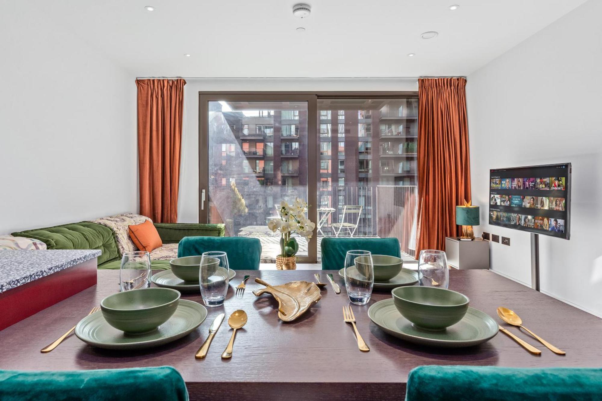 Central Luxury: Garden View Flat With Balcony *
