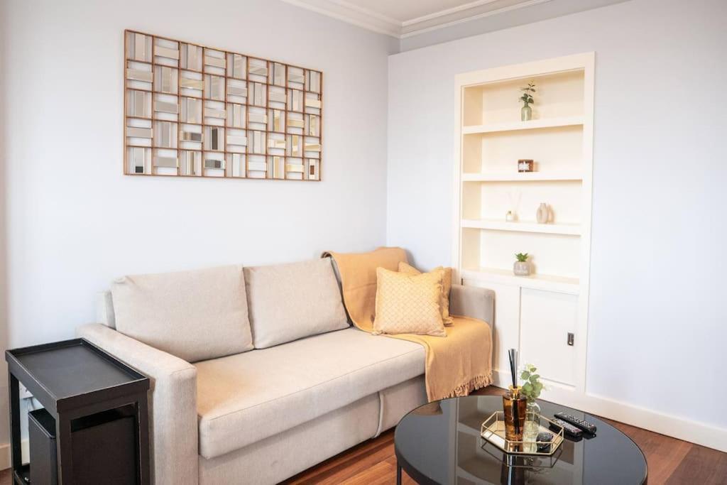 Stunning Views Modern Decor Flat In Kensington Apartment *