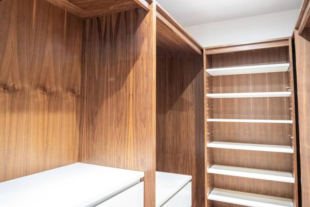 Stunning Views Modern Decor Flat In Kensington London
