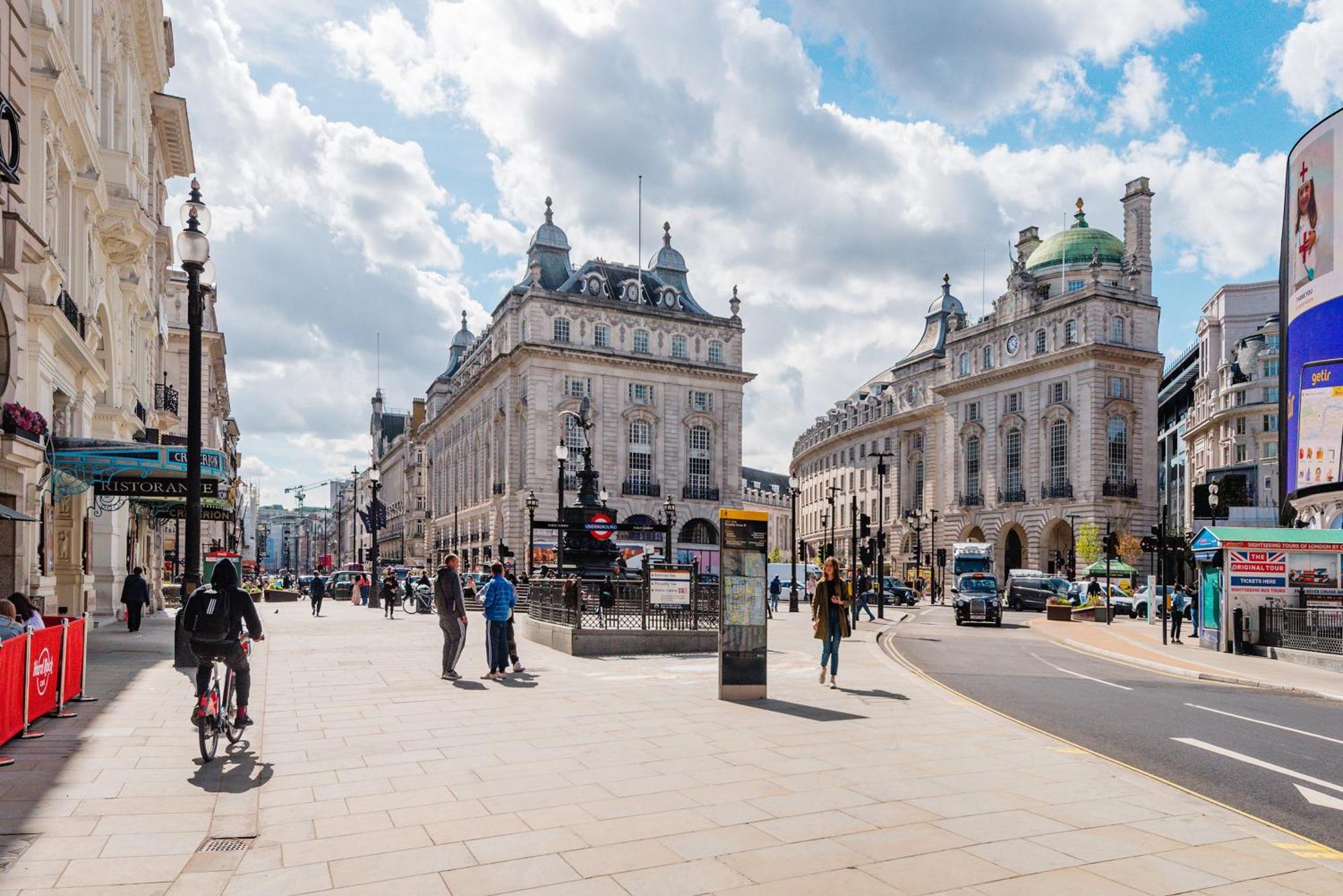 Welcome Piccadilly Circus