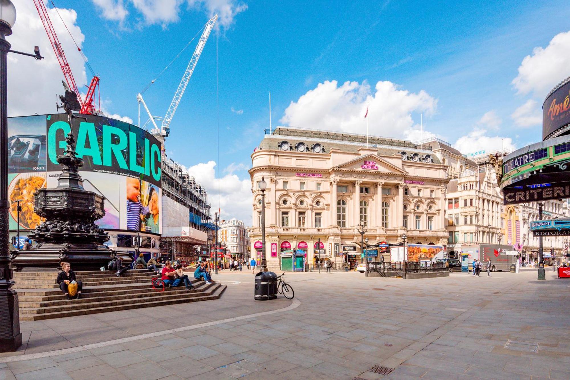 Welcome Piccadilly Circus * London