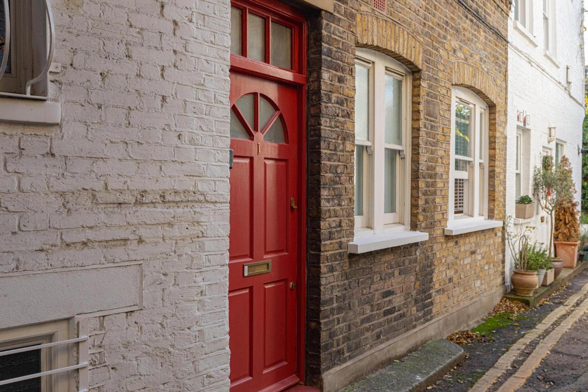 Quaint Mews In Chelsea * London