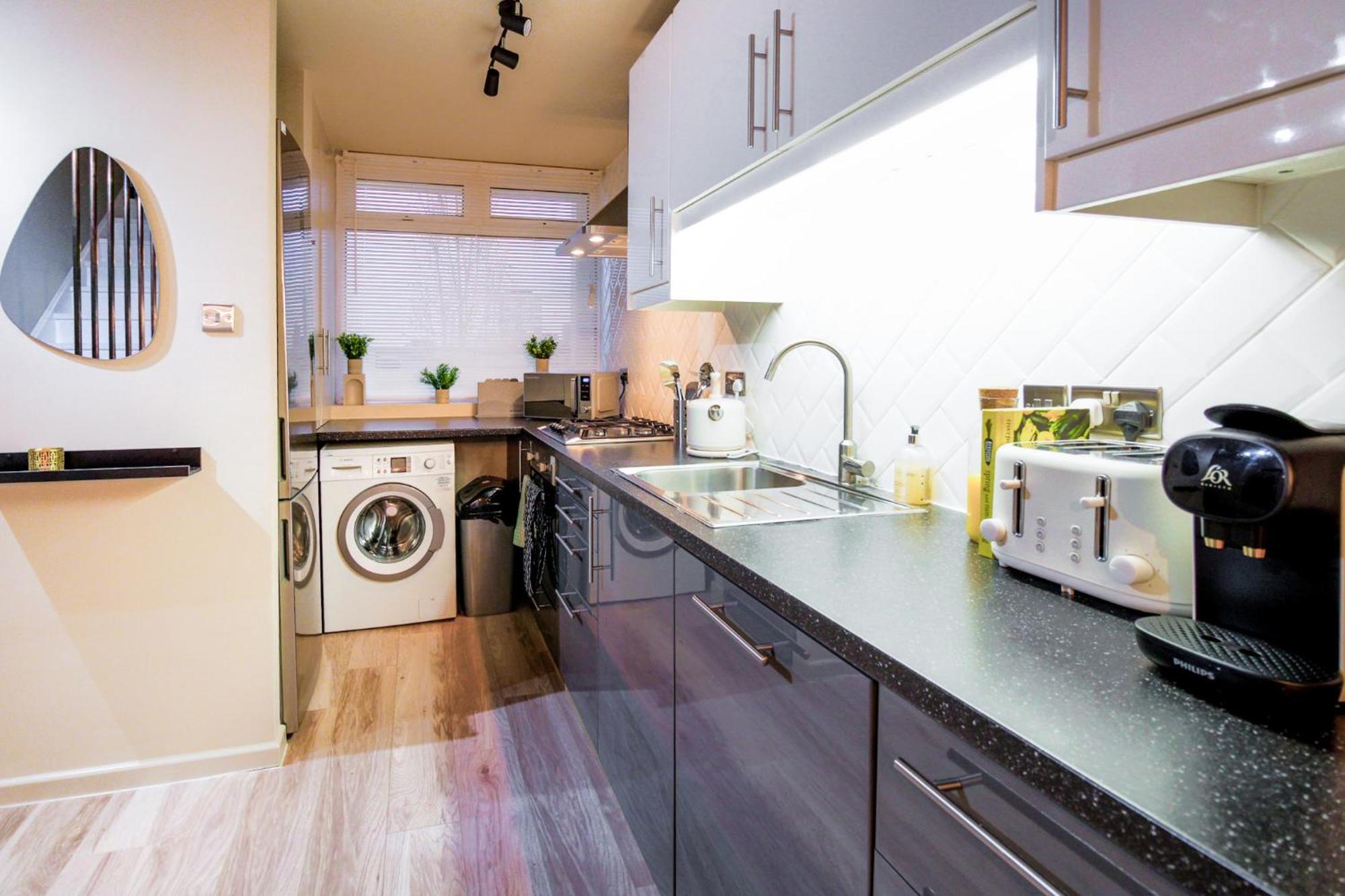 2 Bedrooms Close To Limehouse Station Apartment