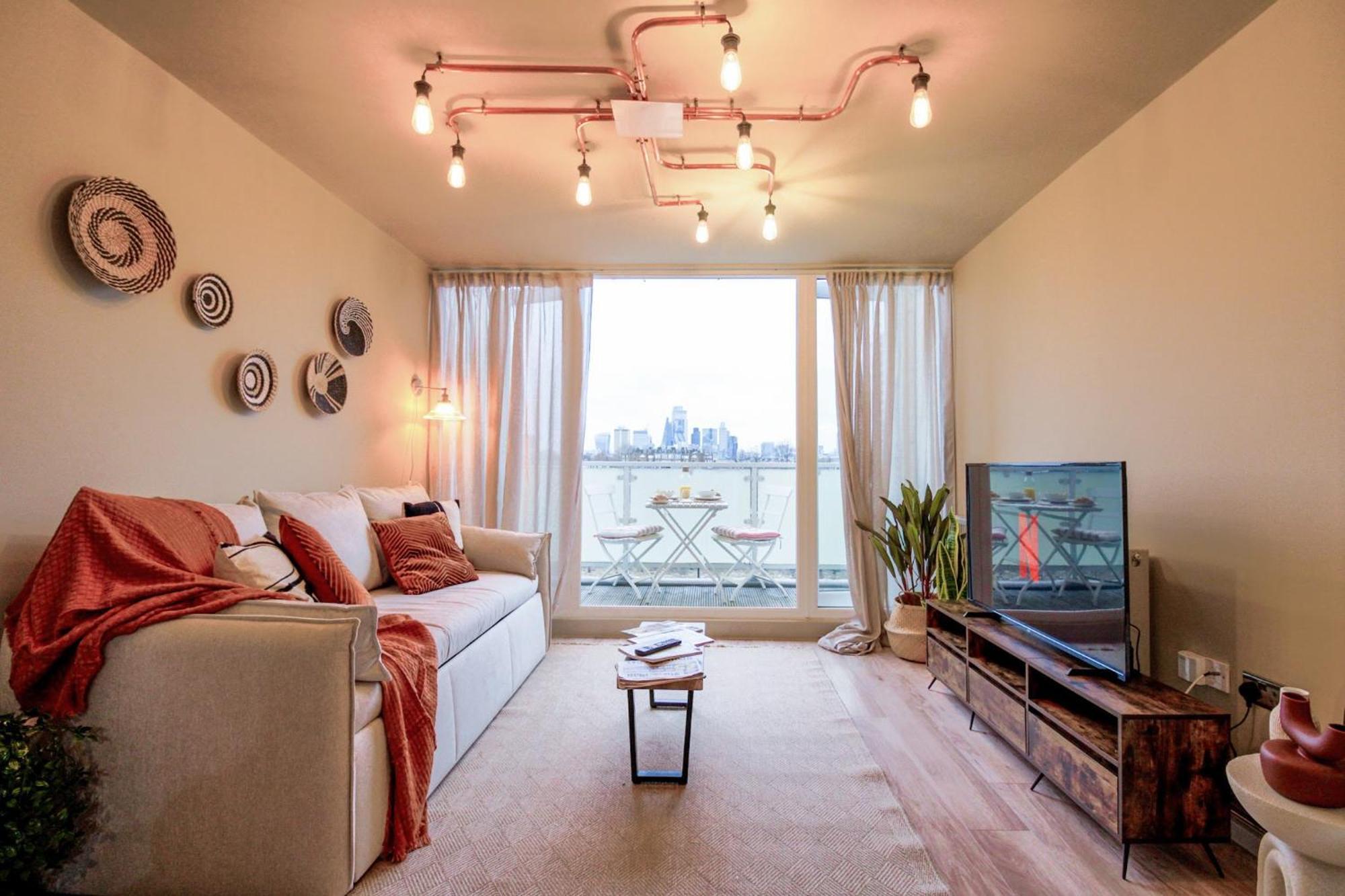 2 Bedrooms Close To Limehouse Station Apartment London