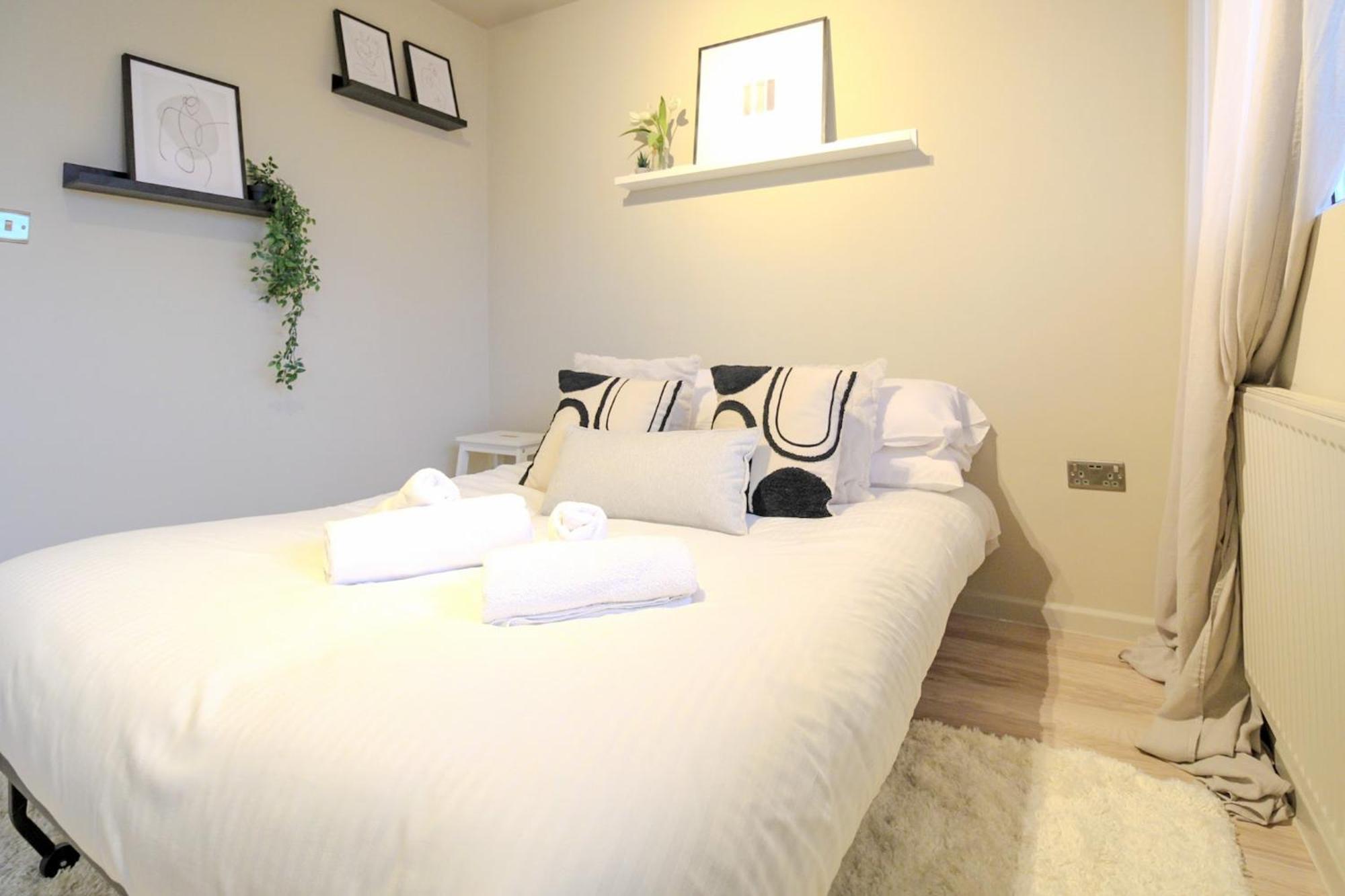 2 Bedrooms Close To Limehouse Station Apartment *