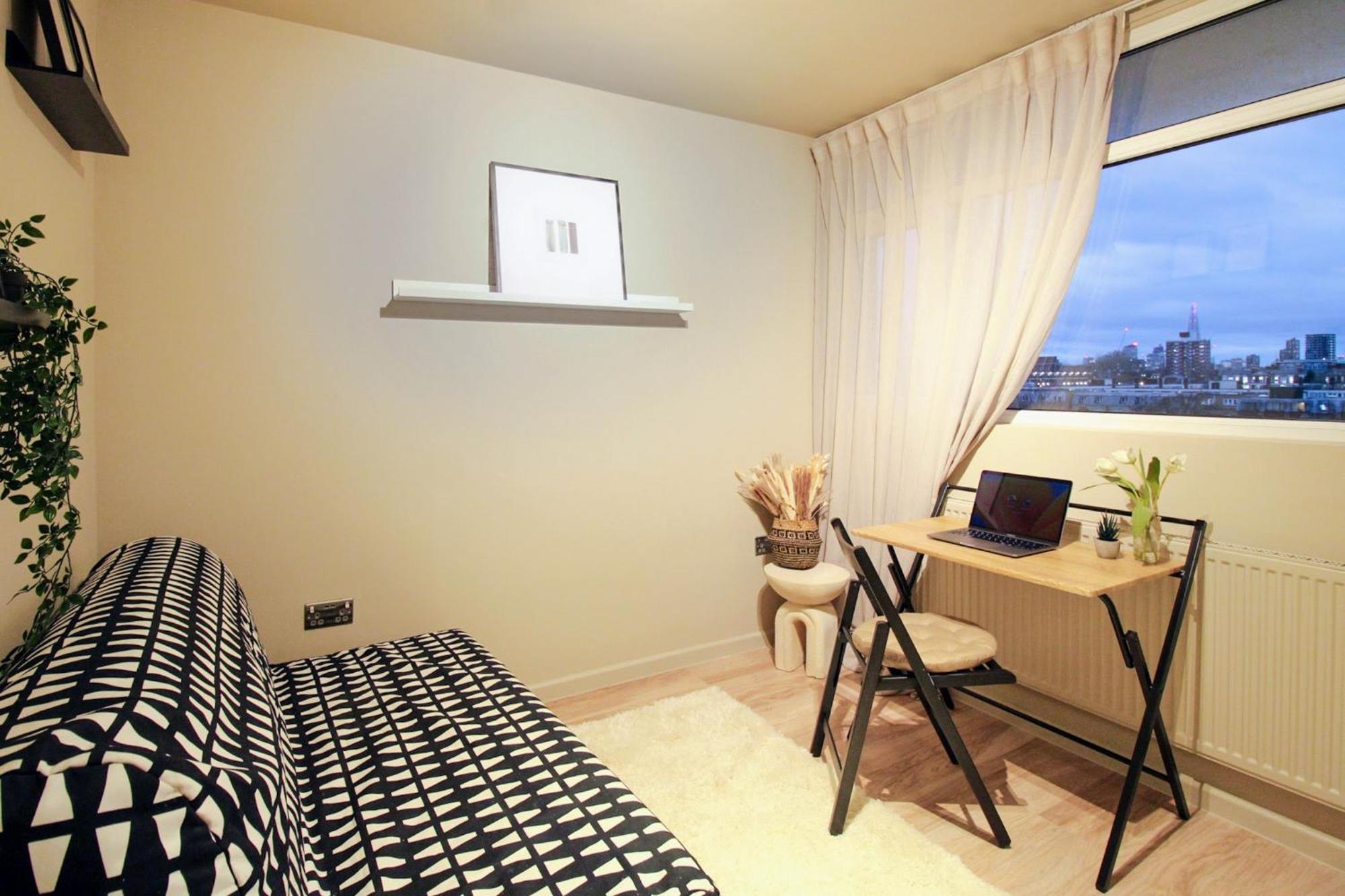 Apartment 2 Bedrooms Close To Limehouse Station London