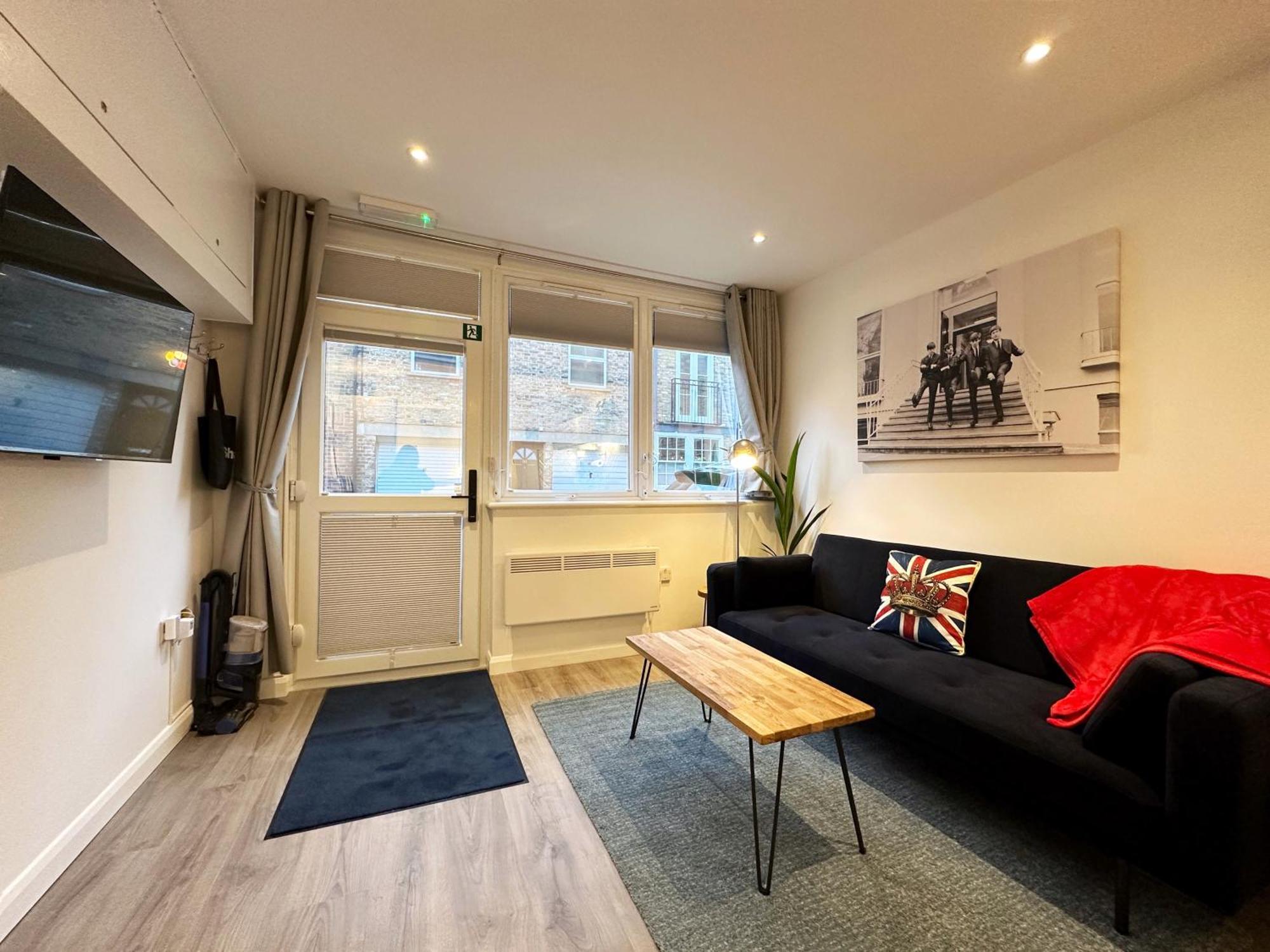 Kensington Studio Hosted By Airoperate Near Notting Hill - 1 Double Bed , 1 Sofa Bed, Ground Floor Via Private Entrance Apartment London
